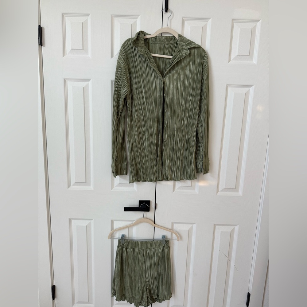 Green Set - Picture 2 of 5